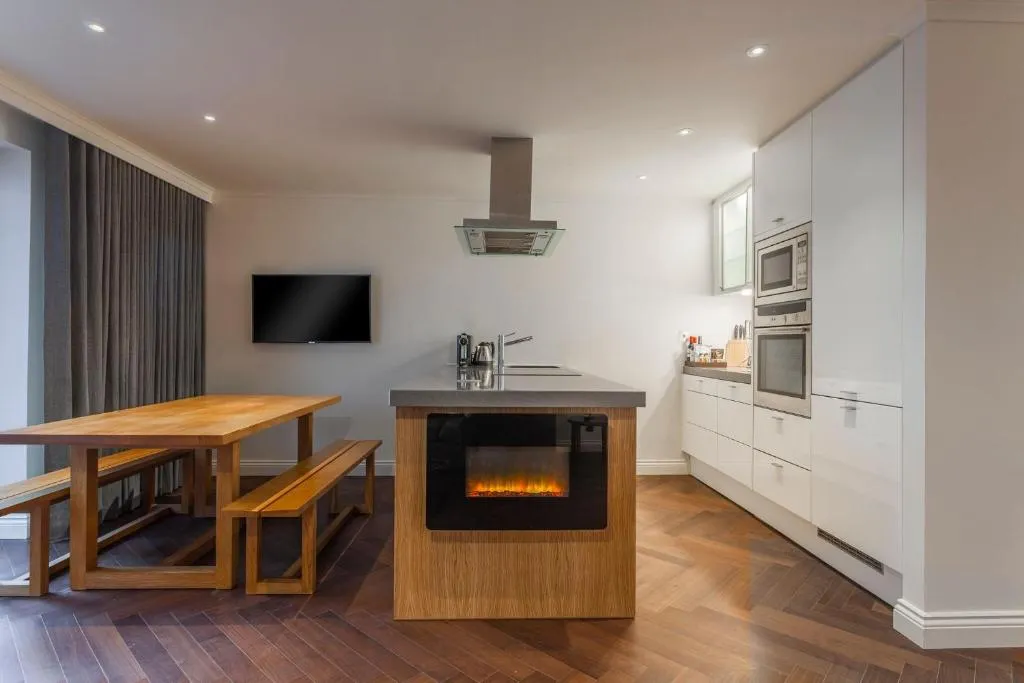 The House Studio @ The Roseate Reading