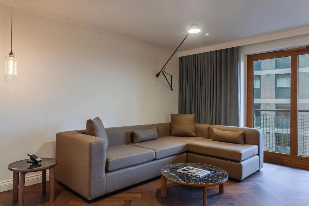 The House Studio @ The Roseate Reading