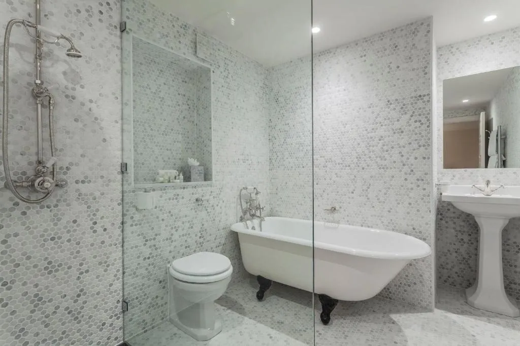 The House Studio @ The Roseate Reading