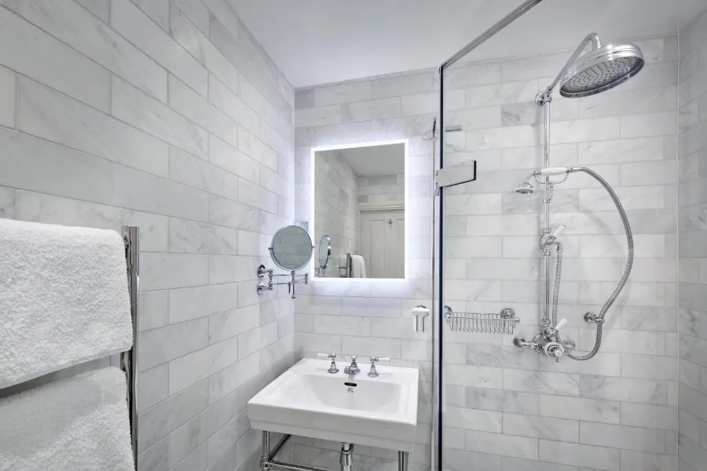 Deluxe Park View King @ The Roseate Villa Bath