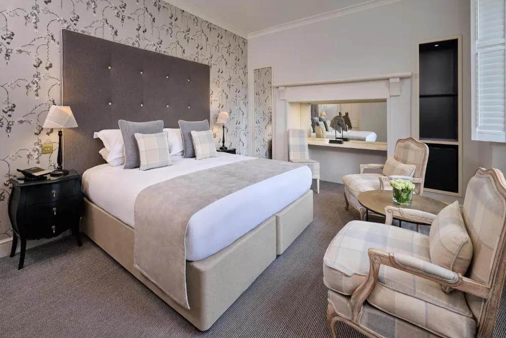 Luxury Junior Suite @ The Roseate Villa Bath