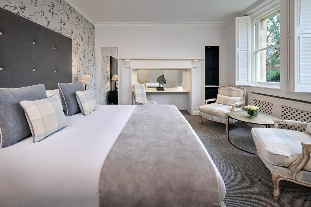 Luxury Junior Suite @ The Roseate Villa Bath