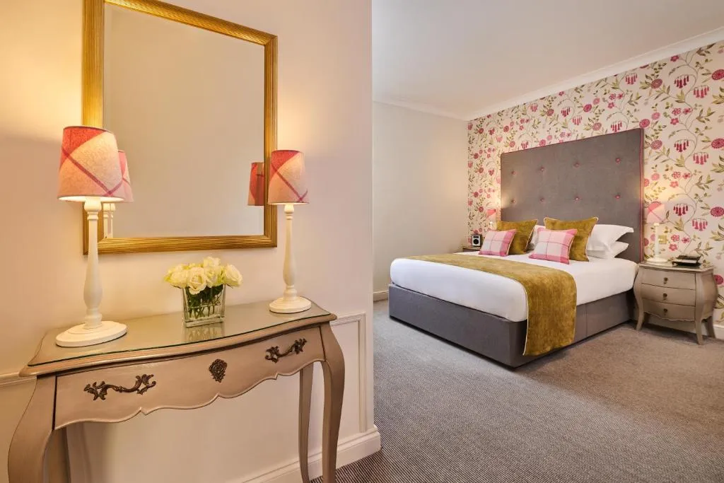 Superior Double Room with Garden View @ The Roseate Villa Bath