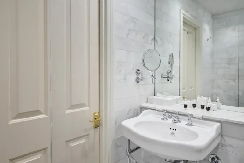 Superior Double Room with Garden View @ The Roseate Villa Bath