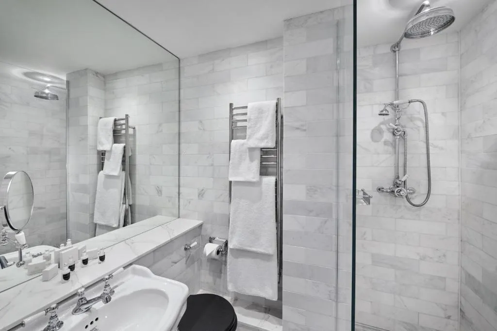 Superior Double Room with Garden View @ The Roseate Villa Bath