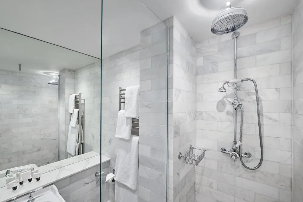 Superior Double Room with Garden View @ The Roseate Villa Bath