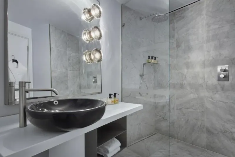 River View Apartment  @ Sea Containers London