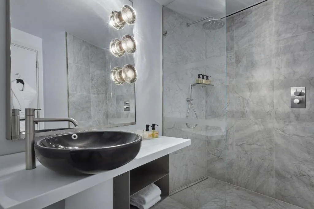 River View Apartment  @ Sea Containers London