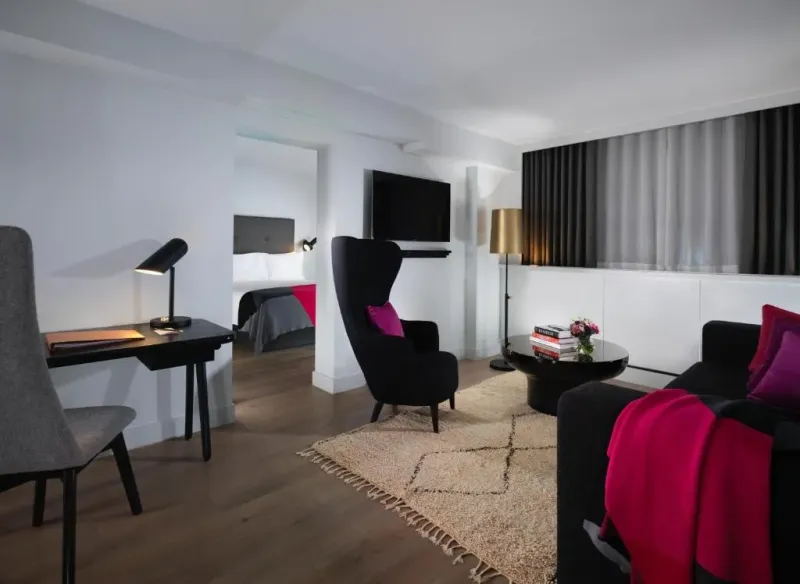 One Bedroom Suite @ Sea Containers London