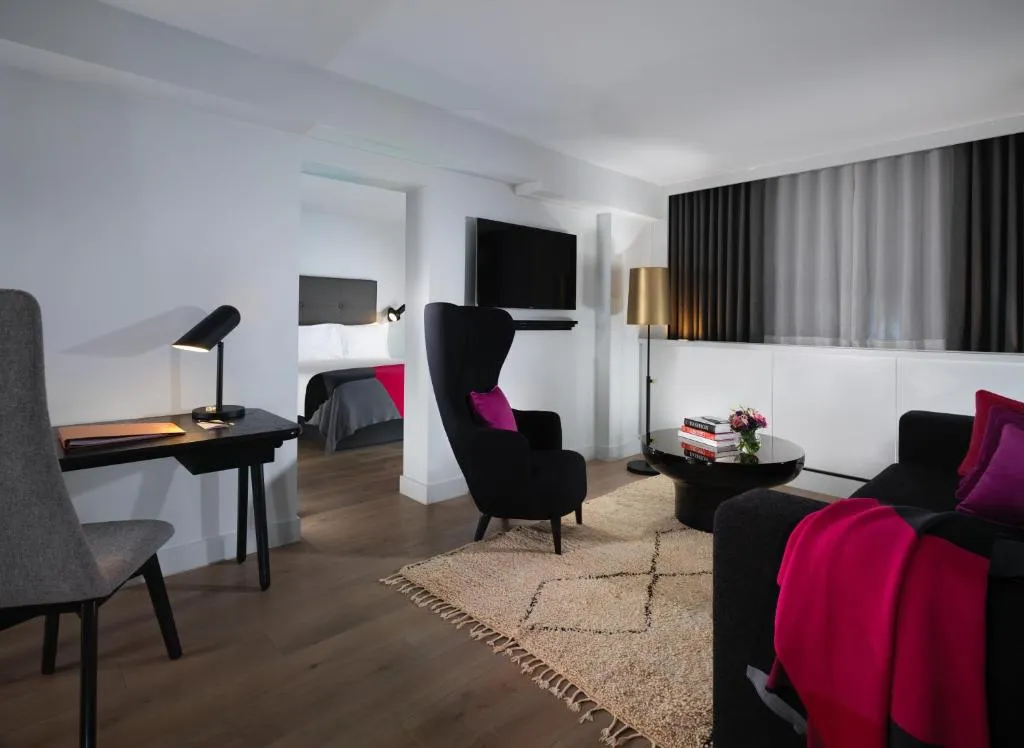 One Bedroom Suite @ Sea Containers London