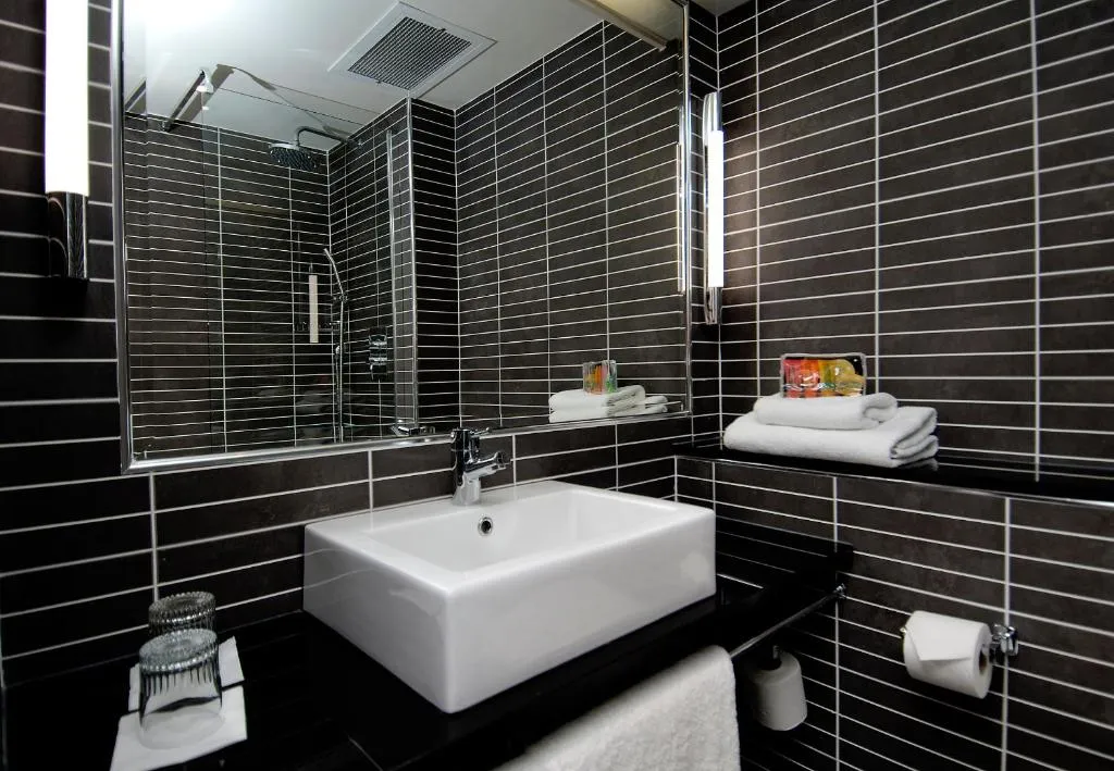 Penta Standard Room @ Pentahotel Reading