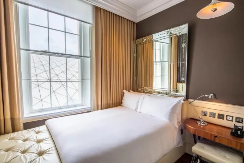 Couchette Guest Room   1 Double @ Kaya Great Northern Hotel  London