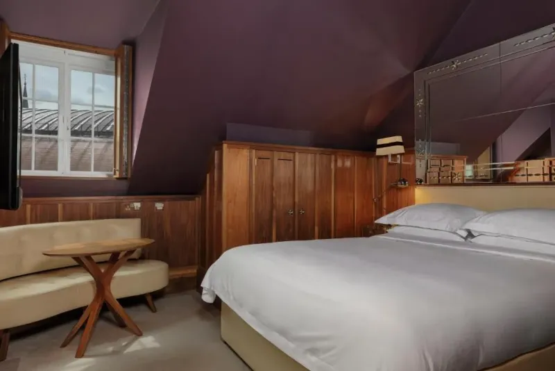 Edwardian Double Room   High Floor @ Kaya Great Northern Hotel  London