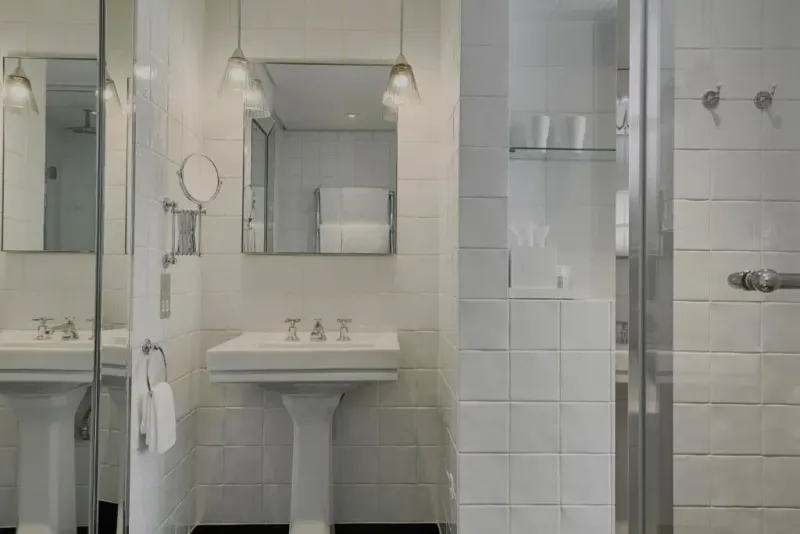 Edwardian Double Room   High Floor @ Kaya Great Northern Hotel  London