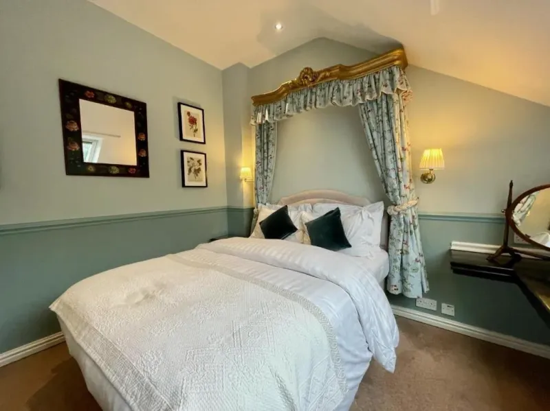Split Level Suite @ Holdsworth House Hotel