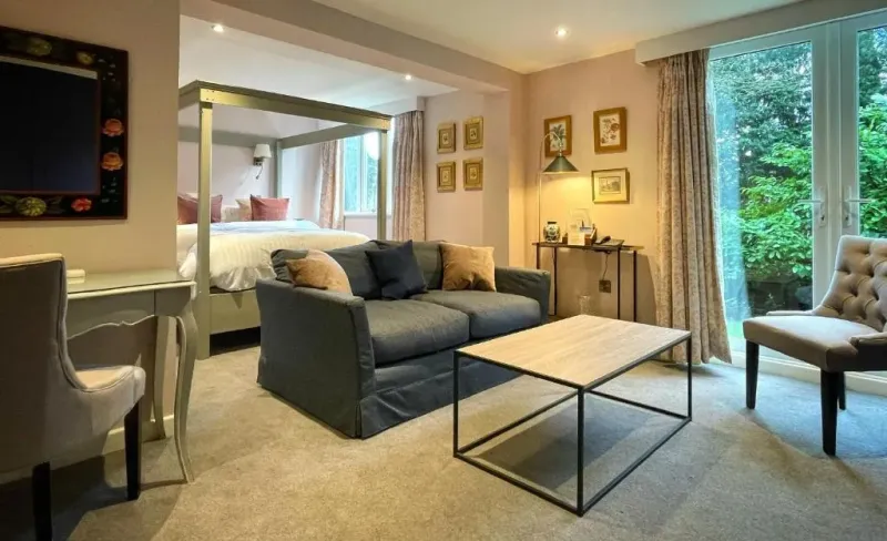 Executive Suite @ Holdsworth House Hotel