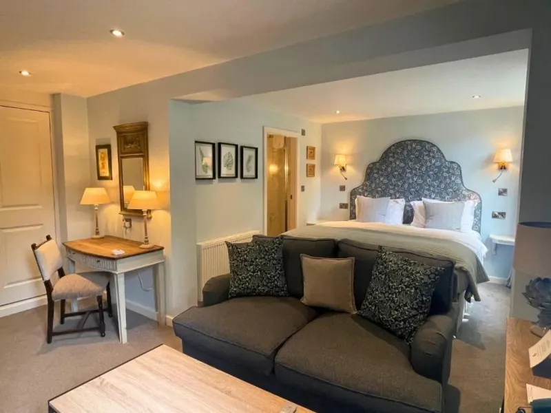 Executive Suite @ Holdsworth House Hotel