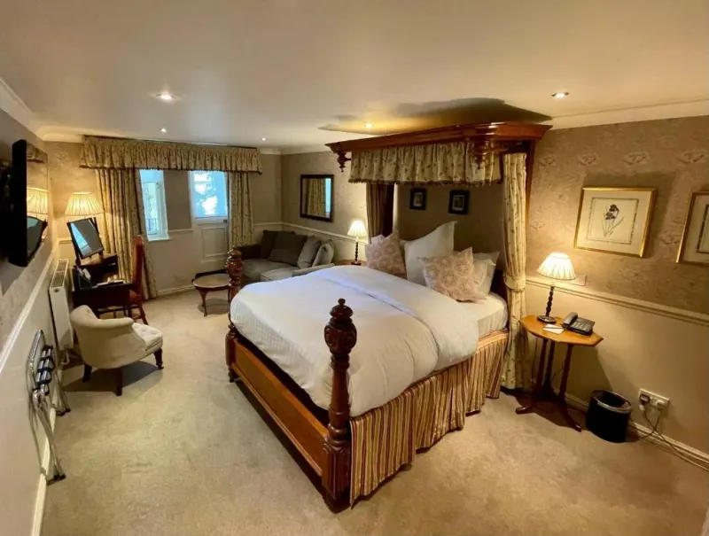 Executive Suite @ Holdsworth House Hotel
