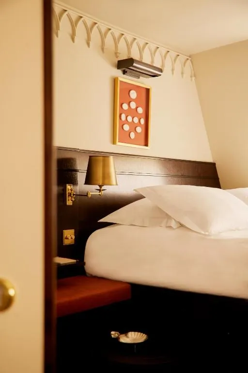 Small Double Room @ Grand Hotel Bellevue London