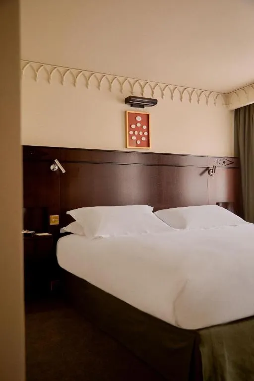 Classic Double Room @ Grand Hotel Bellevue London
