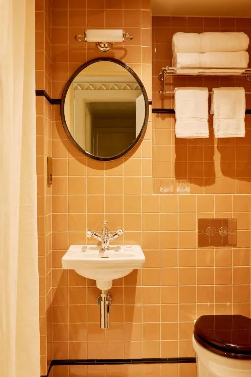 Superior Double Room @ Grand Hotel Bellevue London