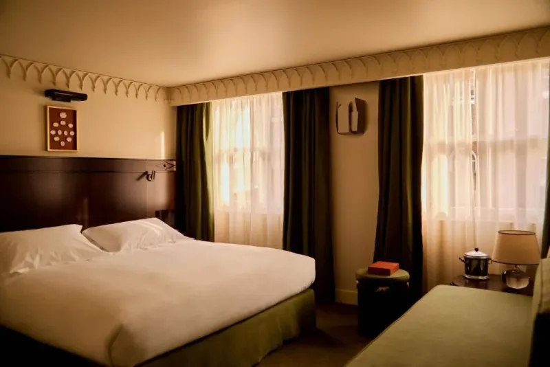 Deluxe Double Room @ Grand Hotel Bellevue London