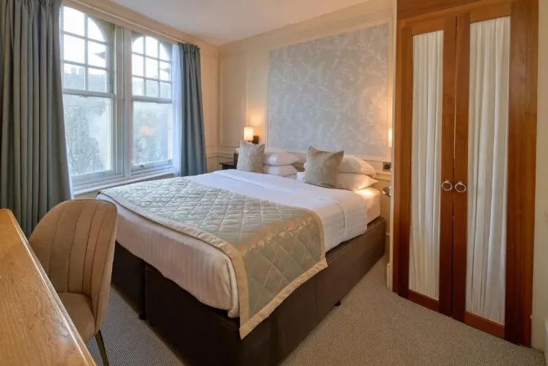 Double Room @ Sloane Square Hotel