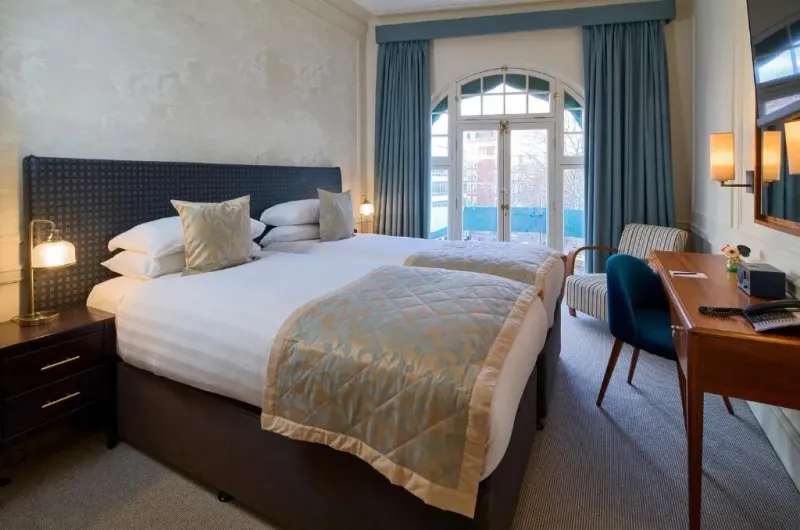 Twin Room @ Sloane Square Hotel