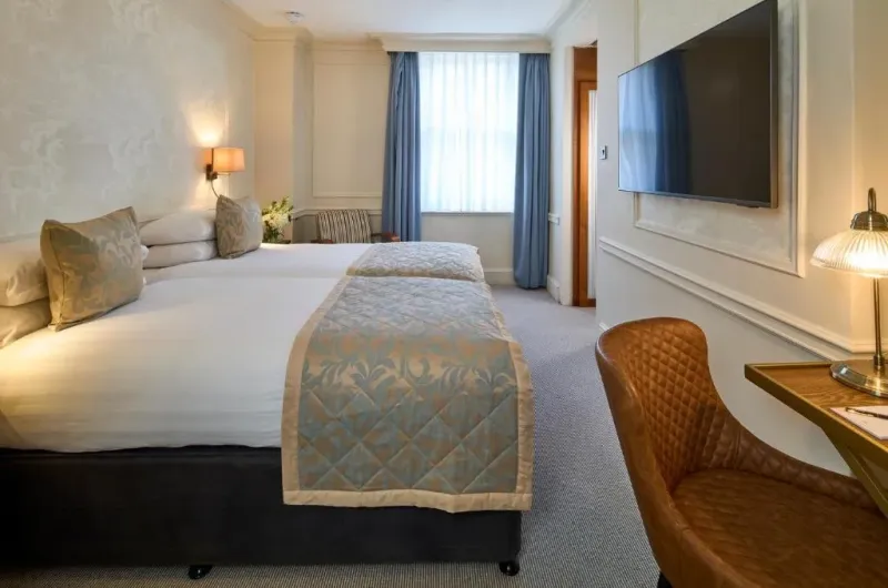 Superior Twin Room @ Sloane Square Hotel