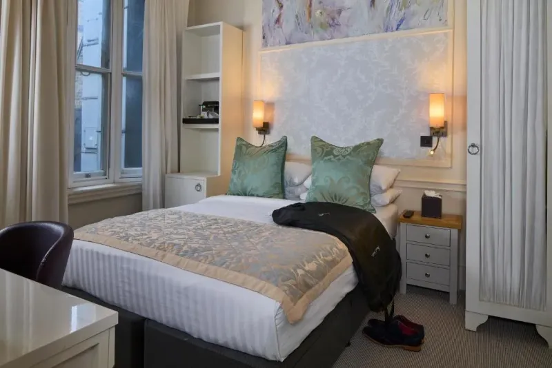 Small Double Room @ Sloane Square Hotel