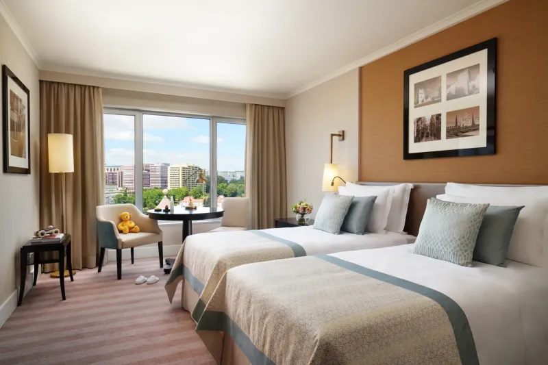 Deluxe Family Room bedroom with twin beds