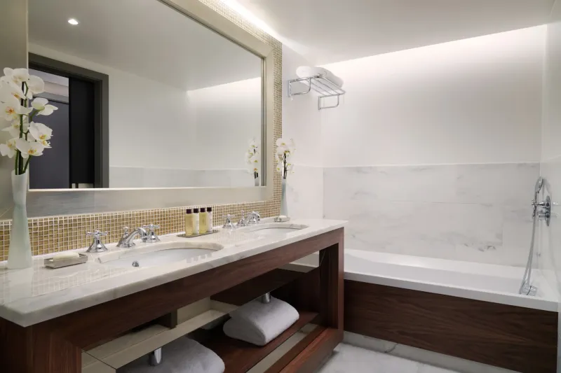 Premium Family Room bathrrom