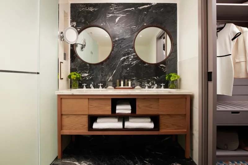 Lisbon Suite bathroom