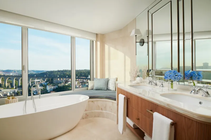 Maritime Suite bathtub with view