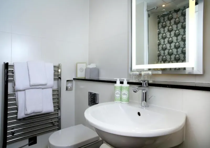 Junior Suite   1 King Bed @ Queens Hotel Cheltenham