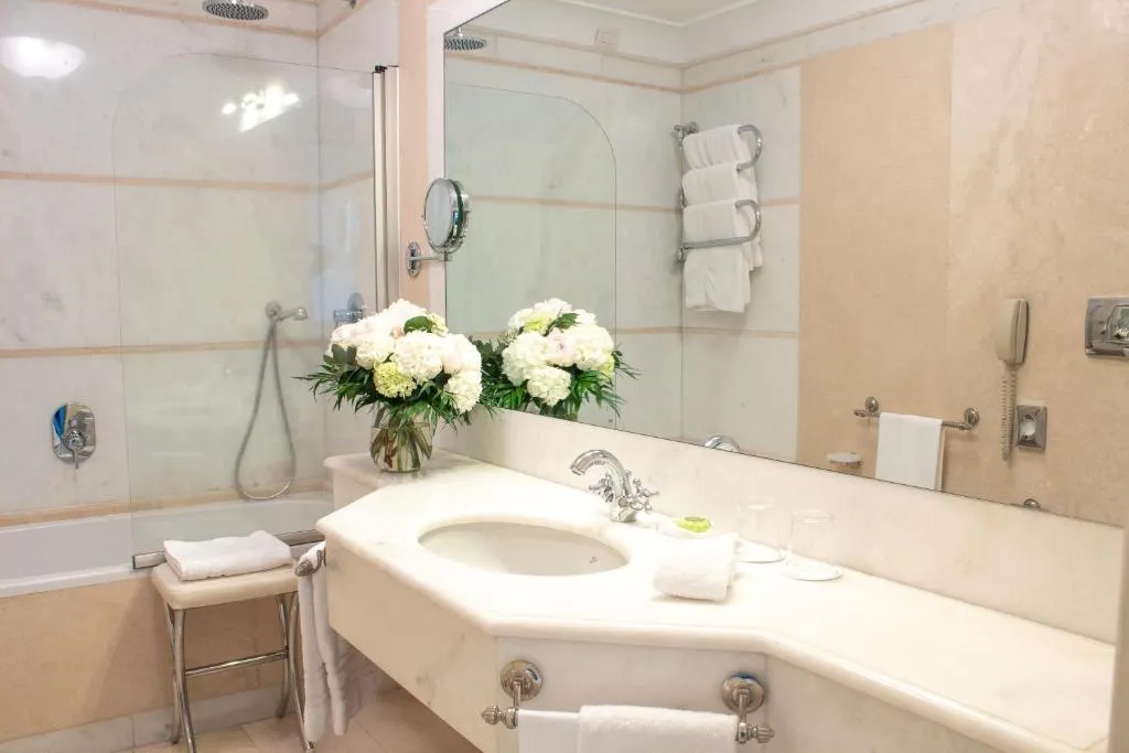 Deluxe Double or Twin Room with View @ Grand Hotel Continental Siena   Starhotels Collezione