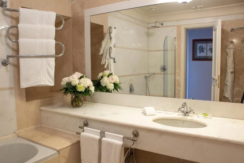 Deluxe Double or Twin Room with View @ Grand Hotel Continental Siena   Starhotels Collezione