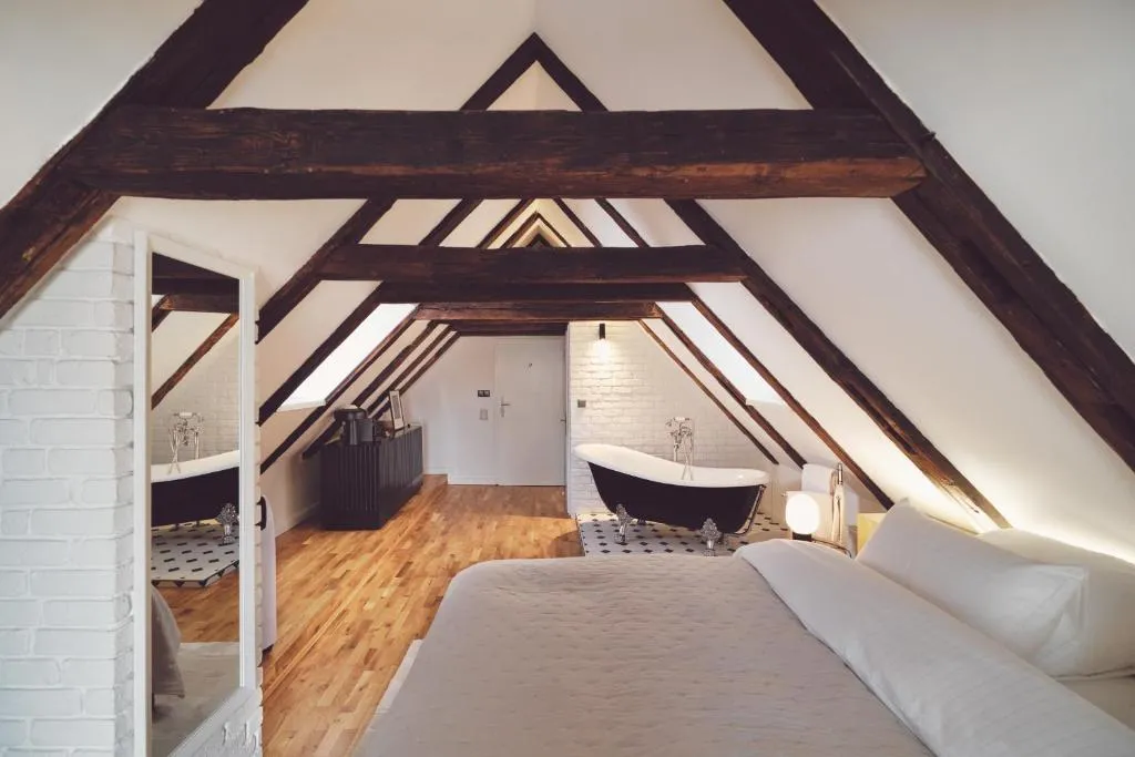 Deluxe Double Room with Bath @ Domus Balthasar Boutique Hotel