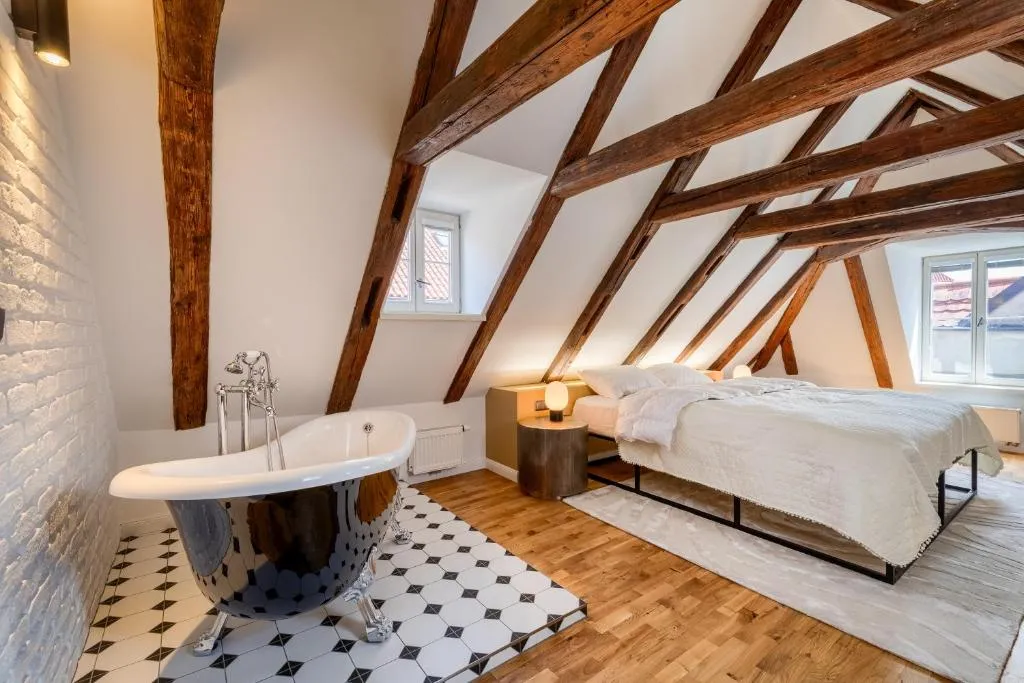 Deluxe Double Room with Bath @ Domus Balthasar Boutique Hotel