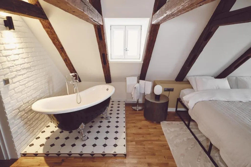 Deluxe Double Room with Bath @ Domus Balthasar Boutique Hotel